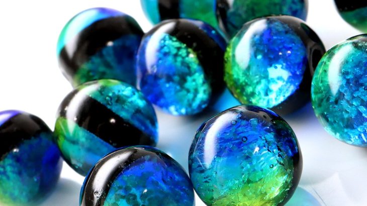 ホタルガラス とんぼ石 | 天然石・パワーストーン辞典